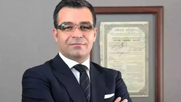 borsa-vurgununun-kilit-isimleri-en-bilinen-manipulator-nihat-ozcelik-bu-sirketlerin-borsaya-girmesine-kimler-i-1759550724905.jpg Borsa vurgununun kilit isimleri! En bilinen manipülatör: Nihat Özçelik! Bu şirketlerin borsaya girmesine kimler izin verdi?