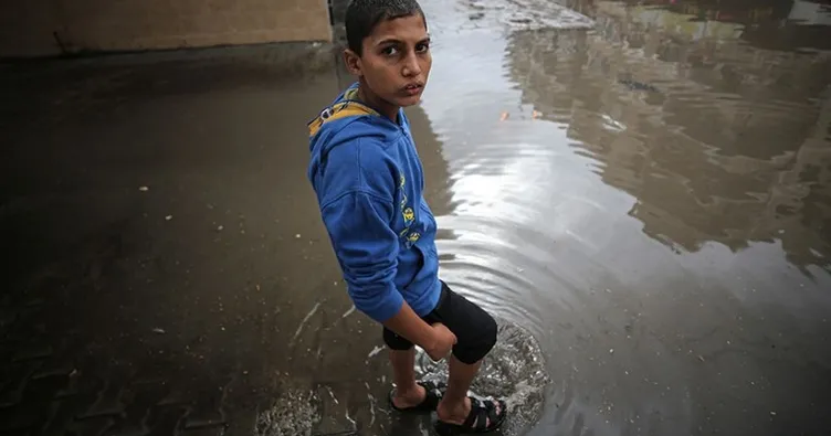 Gazze’de çadırlar sular altında kaldı