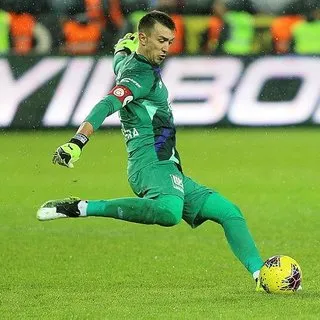 Derbinin en deneyimlisi Muslera