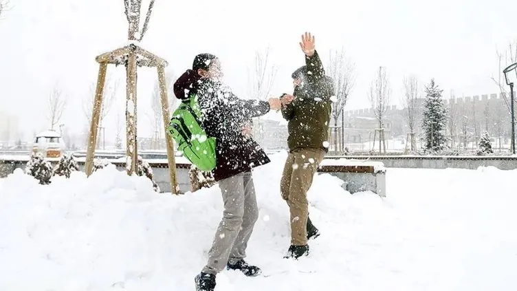 Bolu’da Pazartesi günü okullar tatil olur mu? Meteoroloji’den uyarı gelmişti: Lapa lapa kar yağıyor! İşte 10-14 Aralık hava durumu