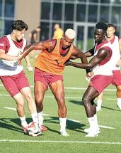 Galatasaray günü çift idmanla tamamladı