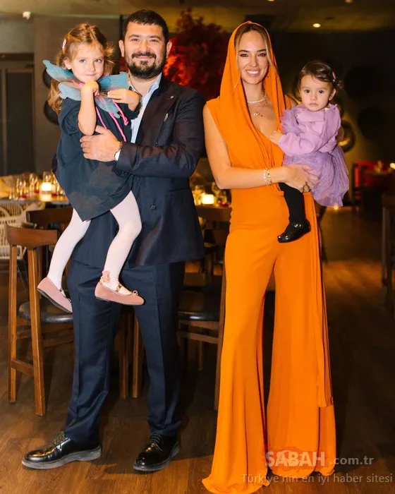 Dünyaca ünlü isimle pişti oldu! Seda Bakan bordo kombiniyle dikkat çekti