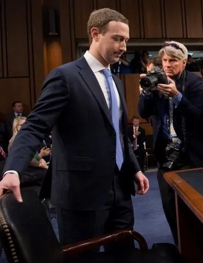 Mark Zuckerberg ifade verdi, tarihi anlar yaşandı