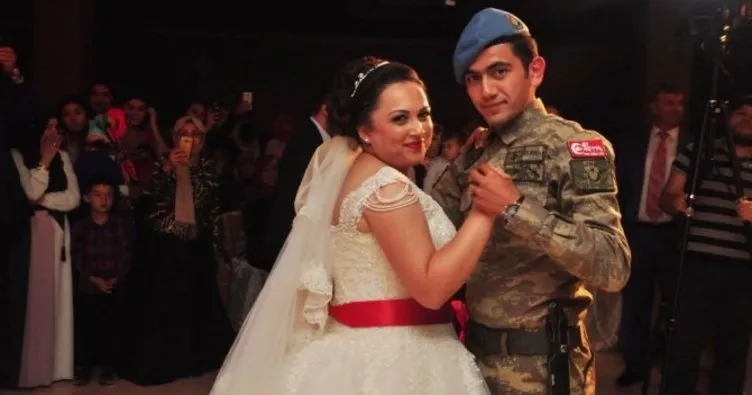 Kendi düğününe askeri üniforma ile geldi