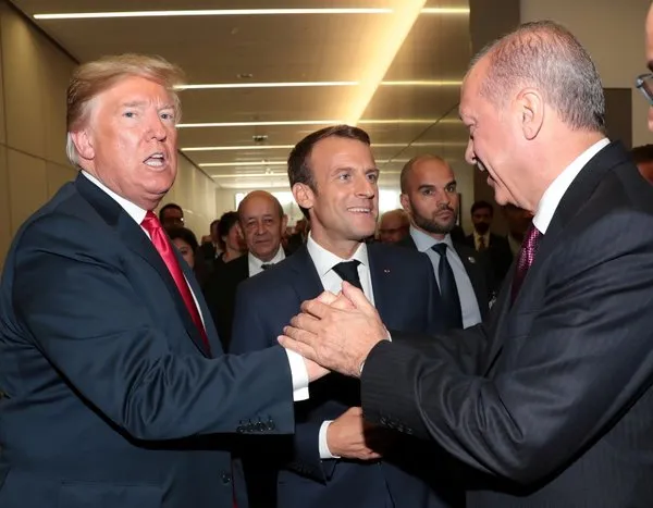 Erdoğan, Trump ve Macron'dan NATO zirvesinde samimi sohbet