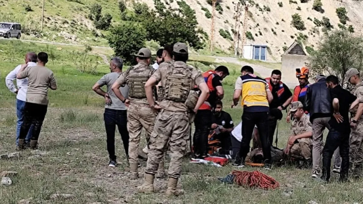 Hakkari’de suya düşen çoban hayatını kaybetti Hakkari’de suya düşen çoban hayatını kaybetti
