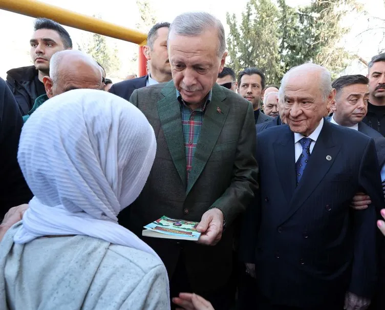 Başkan Erdoğan ve Bahçeli Osmaniye’de depremzedelerle bir araya geldi! Birliğimizi kimse parçalayamaz