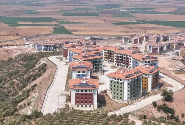 asrin-insasi-turkiyenin-basarisi-455-bin-konut-tamam-1766572806672.jpg