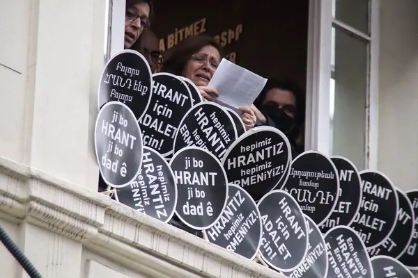 hrant-dink-katledilisinin-15-yilinda-unutulmadi-1642604764695.jpeg