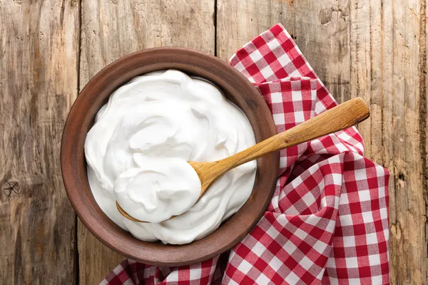 tas-gibi-yogurt-mayalamanin-sirri-kirk-yillik-ustalar-bile-bu-tarife-hayran-kalacak-1690629171245.jpg