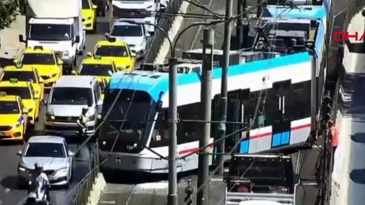 SON DAKİKA! Fındıklı'da tramvay raydan çıktı! Olay yerine itfaiye ve sağlık ekipleri sevk edildi haber görseli