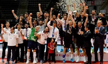 Şampiyon Halkbank kupaları üçledi