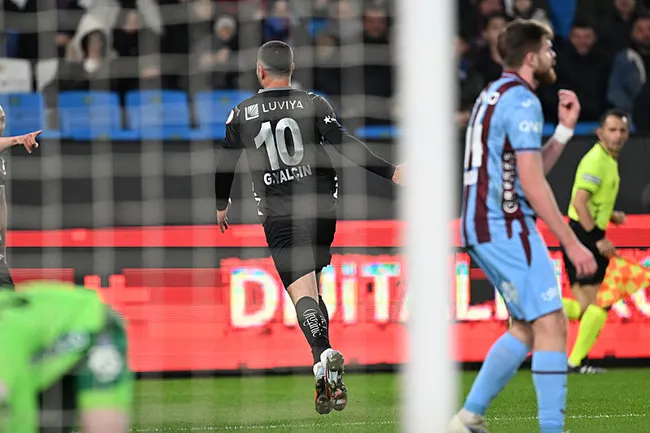 son-dakika-haberi-trabzonspor-kupaya-maglubiyetle-basladi-alanyaspor-guven-yalcin-ile-kazandi-1766000590049.jpeg