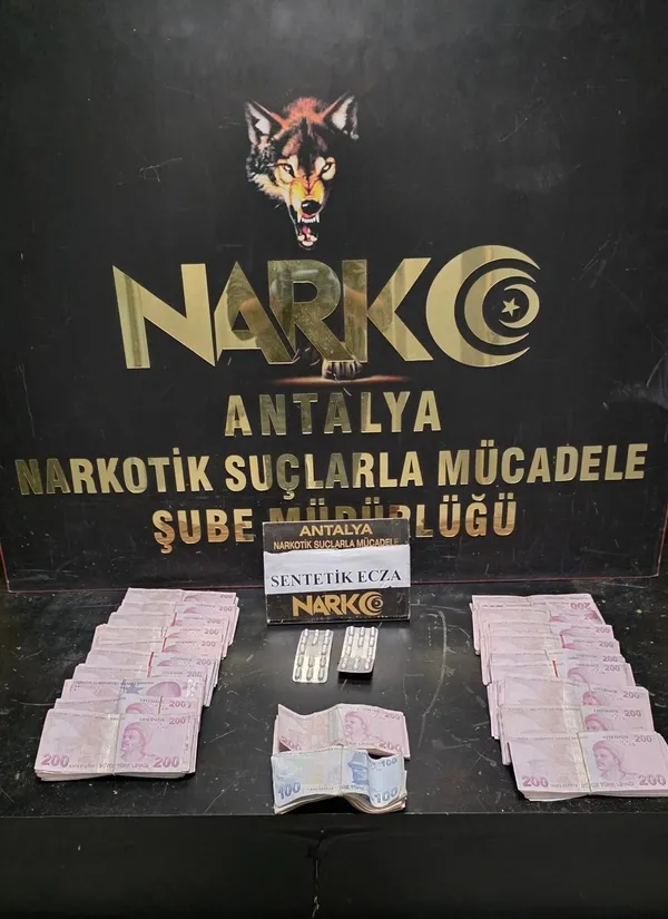 antalyada-uyusturucu-operasyonunda-22-zanli-tutuklandi-1775319744858.jpg