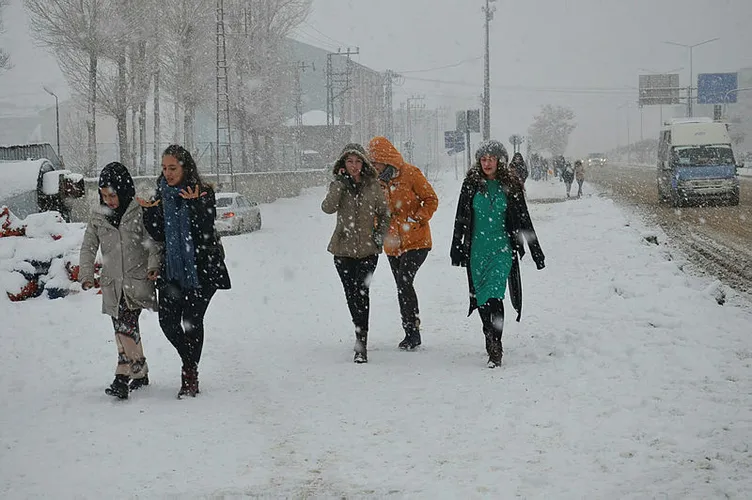 İstanbul'da kar başlıyor! Meteoroloji'den yeni son dakika hava durumu bilgisi!