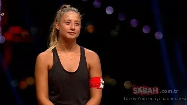 Survivor 2021’in dikkat çeken ismi Aleyna Kalaycıoğlu bikinisi ile havuzda adeta şov yaptı! Aleyna Kalaycıoğlu’nun fit hali tam not aldı!