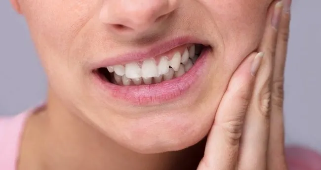 Diş Ağrısına Ne İyi Gelir? Evde Doğal Yöntemler İle İlaçsız Diş Ağrısı Nasıl Geçer? (20'lik, Dolgu, Çürük Diş Ağrısı Çözümü)