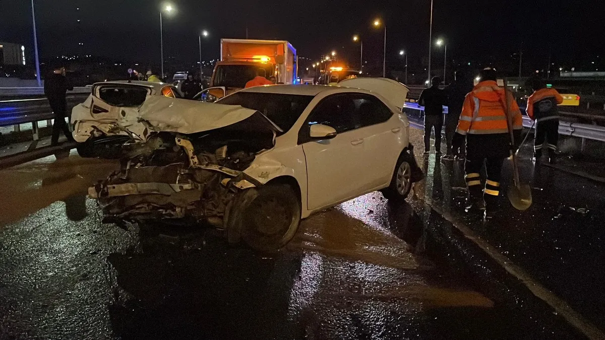 SON DAKİKA… İstanbul Ataşehir’de zincirleme kaza: 8 araç birbirine girdi! SON DAKİKA… İstanbul Ataşehir’de zincirleme kaza: 8 araç birbirine girdi!