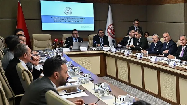 bakan-yardimcisi-alpaslan-acikladi-yanan-otele-5-kez-idari-yaptirim-uygulandi-1740590636345.jpg