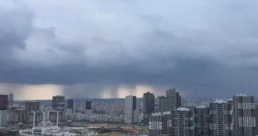 İstanbul'da gökyüzünde inanılmaz anlar! Yağış bulutlardan yeryüzüne böyle indi...