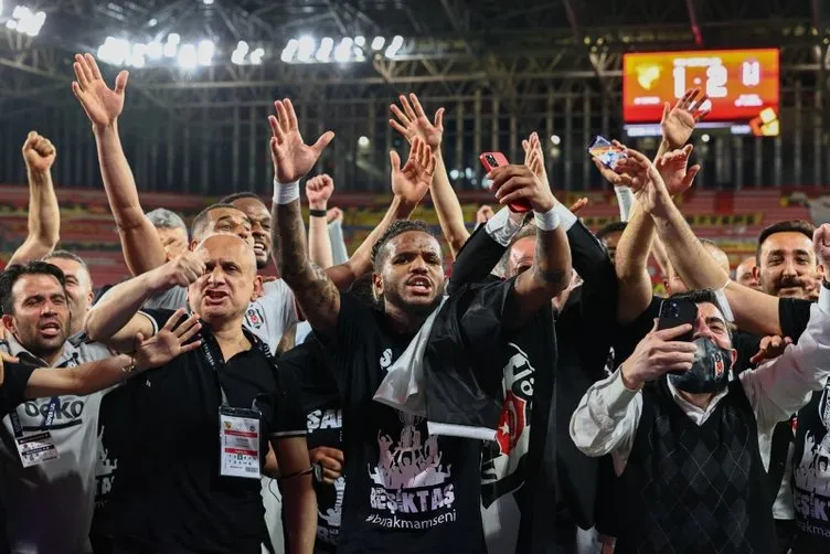 Son dakika: Beşiktaş üç yıl aradan sonra şampiyon oldu! İşte tarihi gecenin fotoğrafları…
