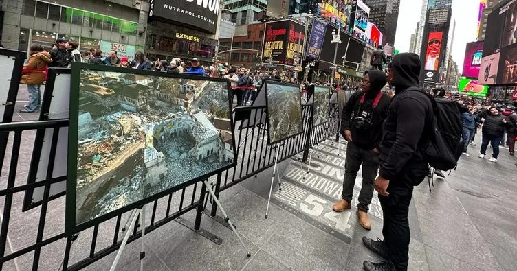 Asrın deprem felaketi Times Meydanı’nda