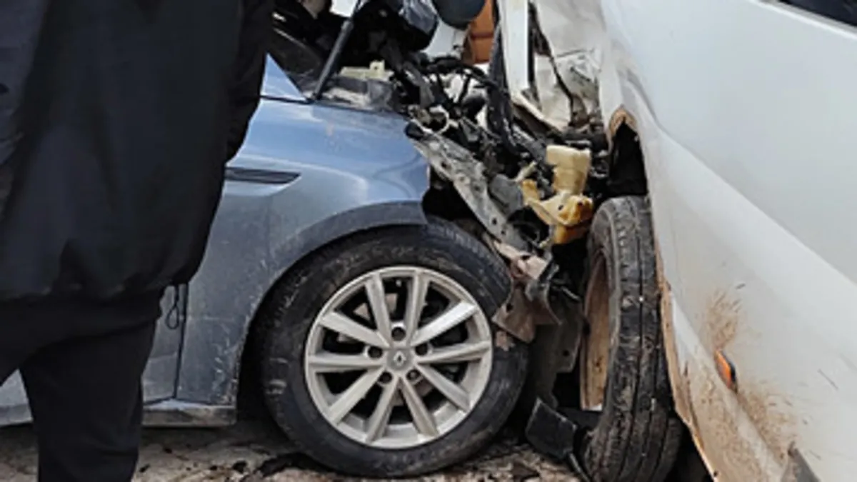 Hatay’da öğrenci servisi ile otomobil çarpıştı: 15 yaralı! Hatay’da öğrenci servisi ile otomobil çarpıştı: 15 yaralı!