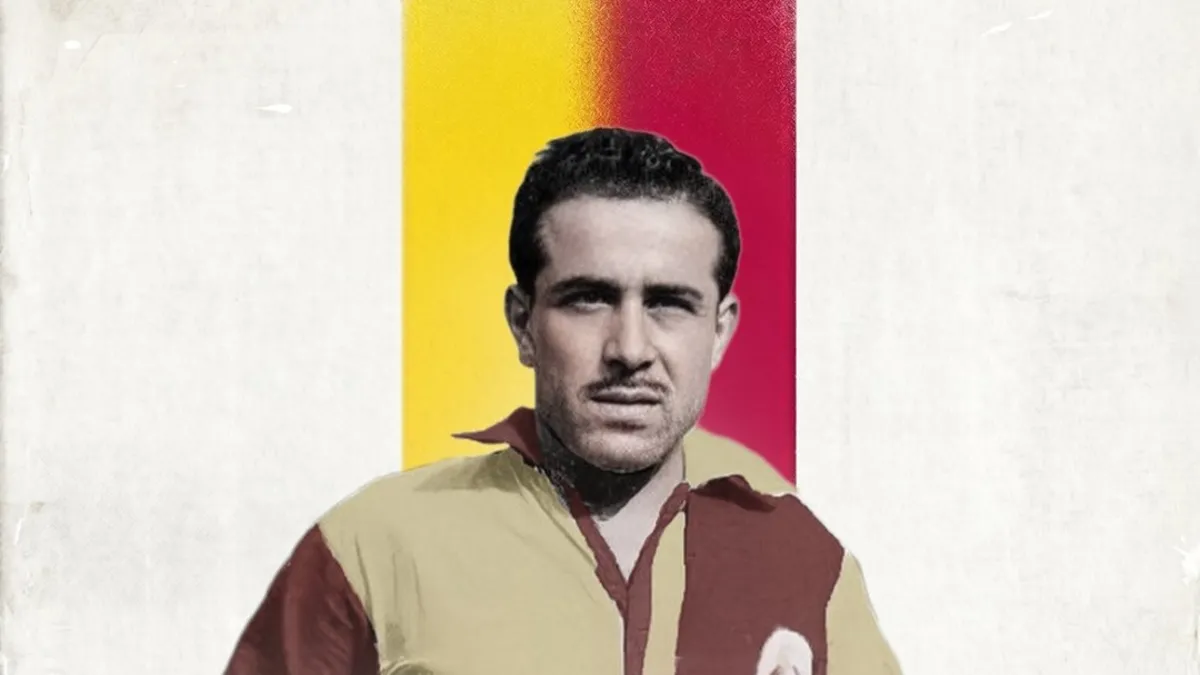 Galatasaray Kulübü binası önünde Coşkun Özarı'nın anıldığına dair bir görsel.