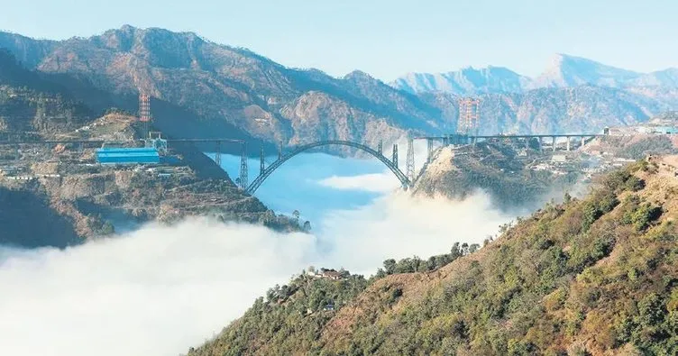 En yüksek tren köprüsü bulutların üzerinde