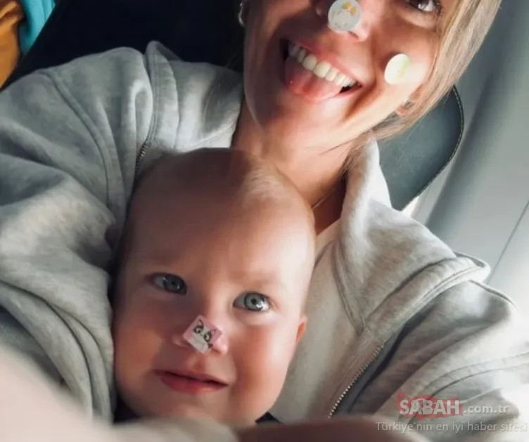 Aslı Enver’den minik kızı Elay’la uçak yolculuğundan sevimli kare! İşte Aslı Enver’in kızıyla sevimli o pozu!