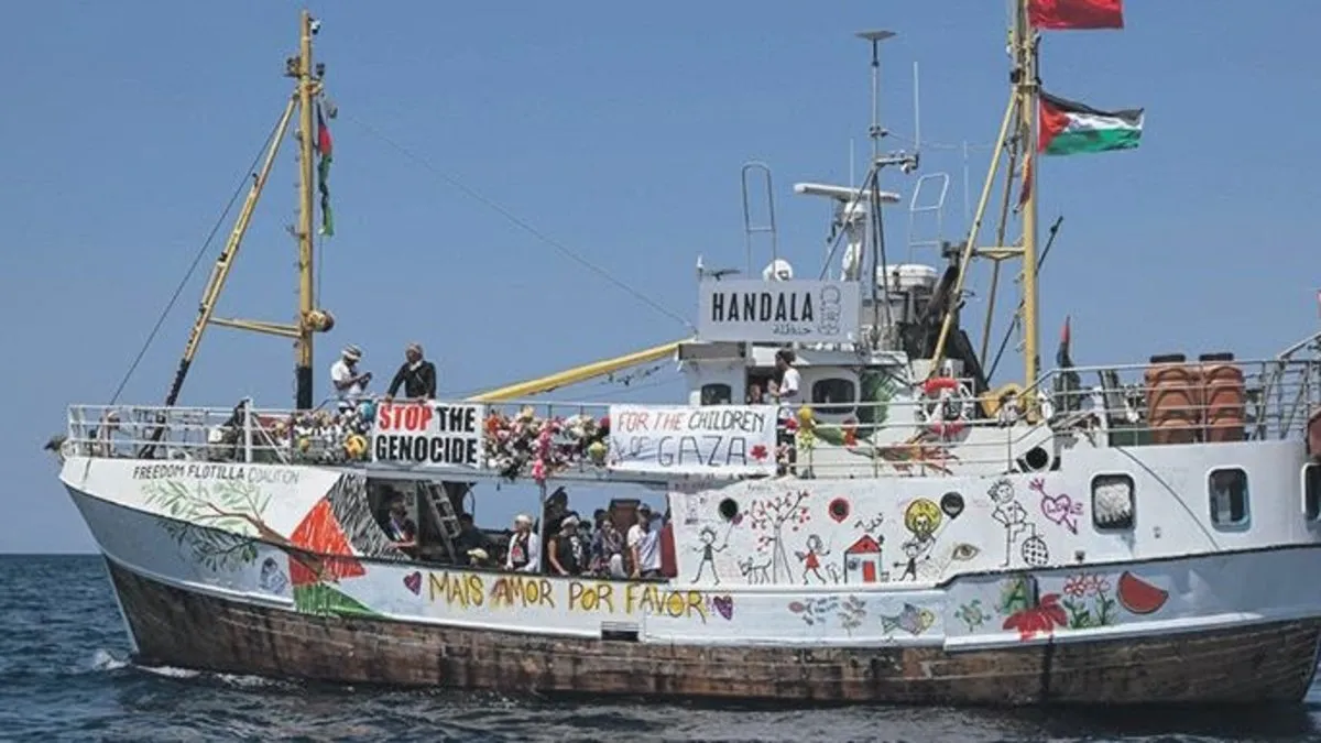 Gazze’ye yardım götüren Hanzala’ya deniz korsanları gibi saldırdılar Gazze’ye yardım götüren Hanzala’ya deniz korsanları gibi saldırdılar
