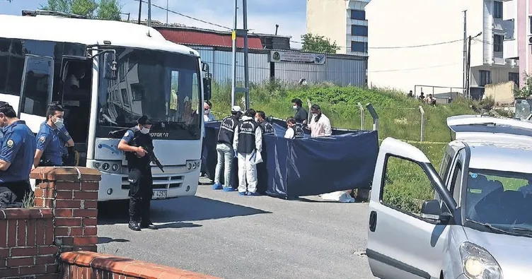 Eşini sokak ortasında pompalı ile öldürdü