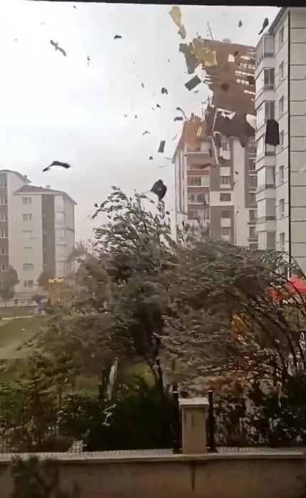 SON DAKİKA | Ankara’da şiddetli fırtına: Ağaçlar devrildi, koltuk ve çatılar havada uçtu