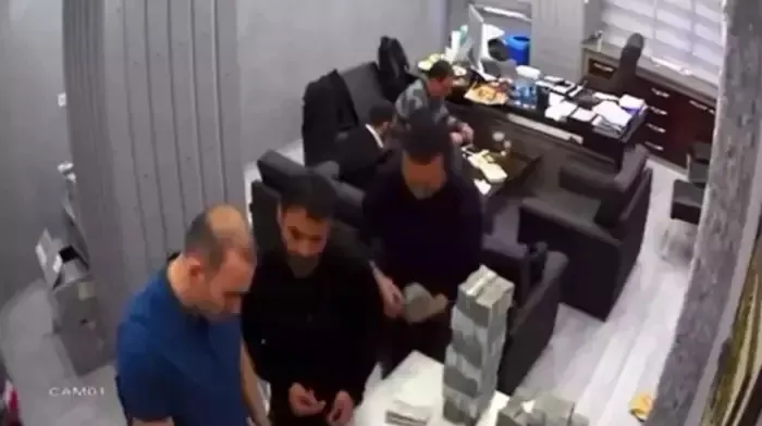 CHP’de para toplama kararını kim verdi? Para kulelerinin akıbeti hala mechul