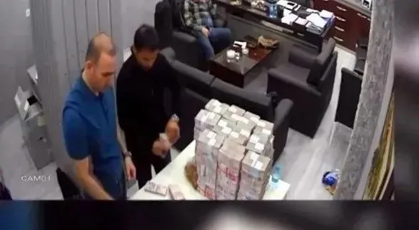 Yüksel Aytuğ yazdı: Aklımda deli sorular...