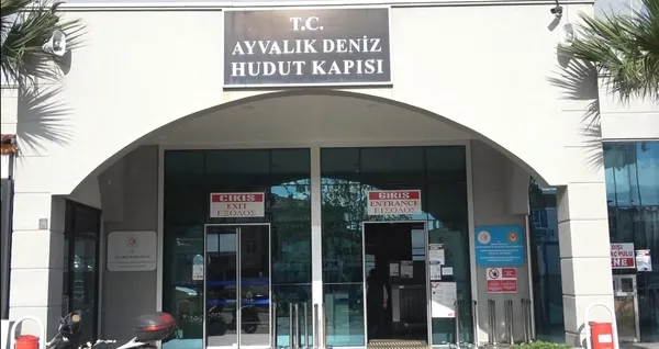 ayvalikta-deniz-hudut-kapisinda-yurt-disi-secim-kutugune-kayitli-vatandaslar-oy-kullanmaya-basladi-1682587612054.jpg