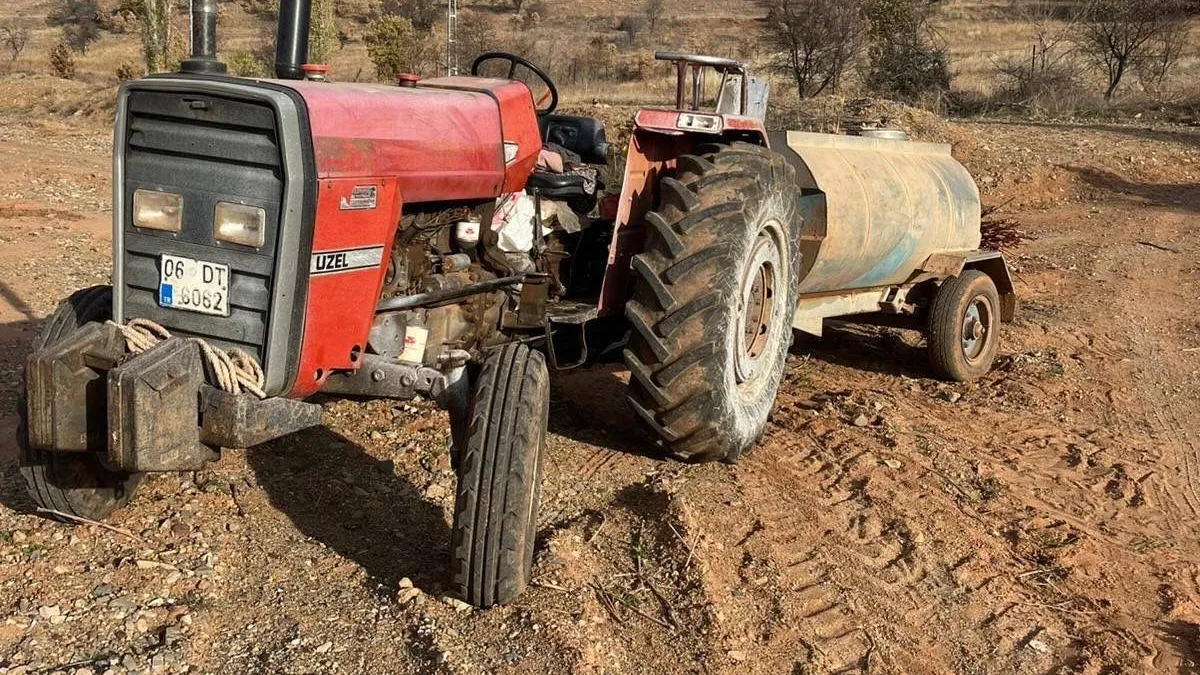 Freni boşalan traktör az daha can alıyordu! Freni boşalan traktör az daha can alıyordu!