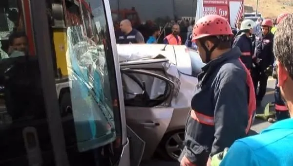 Metrobüs yolunda feci kaza!