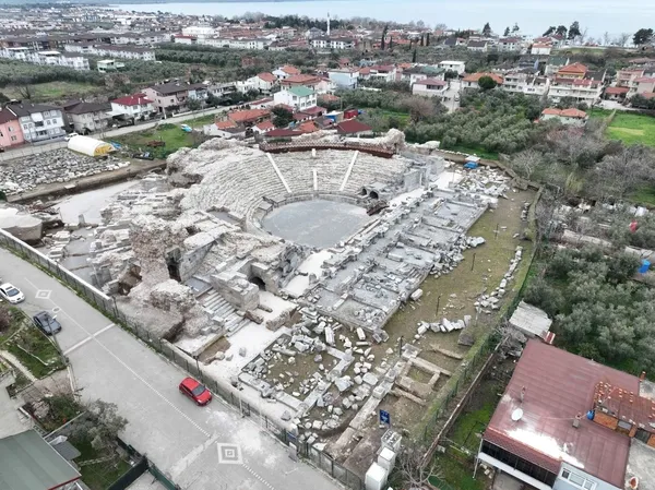 bin-800-yillik-roma-tiyatrosu-turizme-kazandirildi-1711028988166.jpg