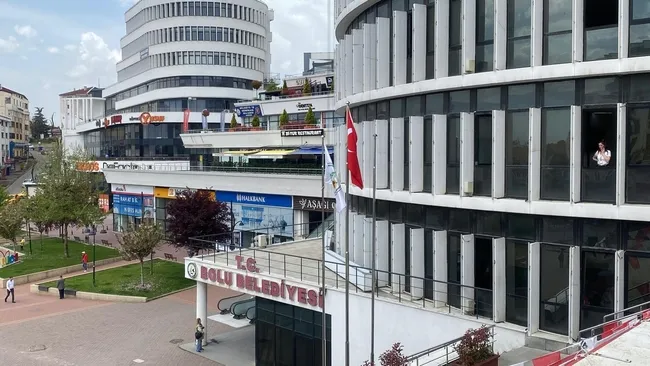 son-dakika-boluda-operasyonlarin-odagindaki-bolsev-vakfinin-sirketine-kayyum-atandi-1778586235936.jpg SON DAKİKA... Bolu'da operasyonların odağındaki BOLSEV Vakfı'nın şirketine kayyum atandı