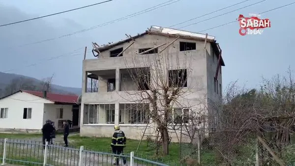 Kocaeli'de şiddetli rüzgarda evin çatısı uçtu | Video