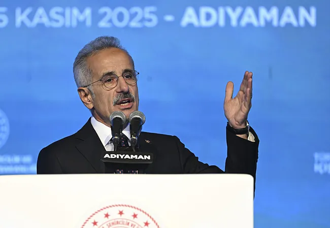 ulastirma-bakani-abdulkadir-uraloglu-93-kilometrelik-projemizi-bitirdik-1763220370607.jpg Ulaştırma Bakanı Abdulkadir Uraloğlu: “93 kilometrelik projemizi bitirdik”