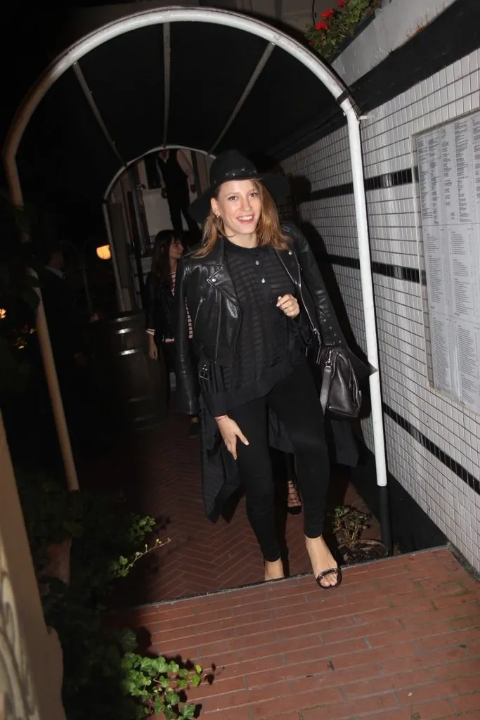Serenay Sarıkaya siyahlara büründü
