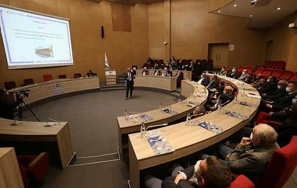 ¡El acoso de Halil Arda! El alcalde de la CHP, diputado de la CHP quiso agredir a la policía porque quería hablar ¡El acoso de Halil Arda! El alcalde de la CHP, diputado de la CHP quiso agredir a la policía porque quería hablar