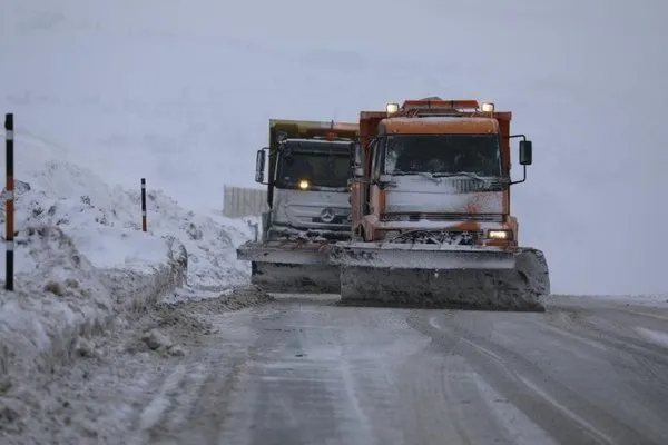Erzincan’da kar ve tipiden 89 köy yolu ulaşıma kapalı