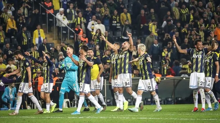 Fenerbahçe’den flaş karar! Takımda kalıyor