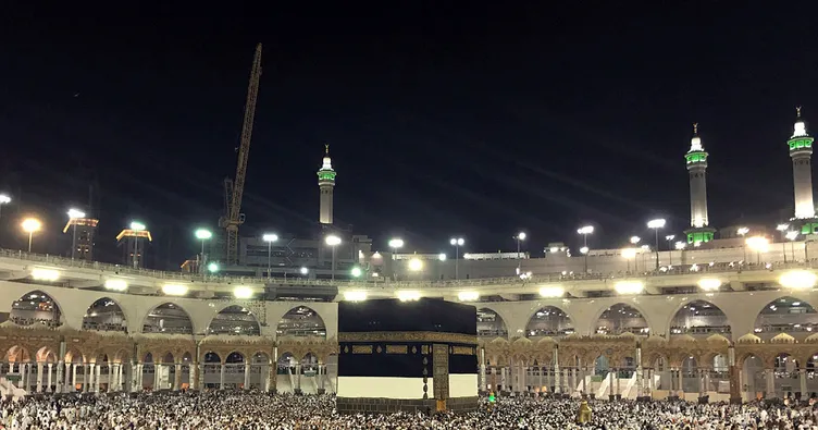 Milyonlarca Müslüman Kabe’ye akın ediyor