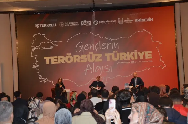 bilal-erdogan-ve-omer-celik-terorsuz-turkiye-icin-genclerle-bulustu-1764504984191.jpg