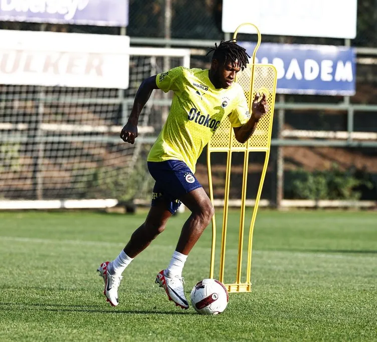 Son dakika Fenerbahçe transfer haberi: Kanarya’da şok ayrılık! İsmail Kartal 3 ismin biletini kesti...