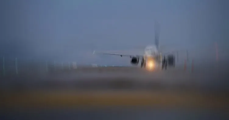 New York’ta yolcu uçağı acil iniş yaptı